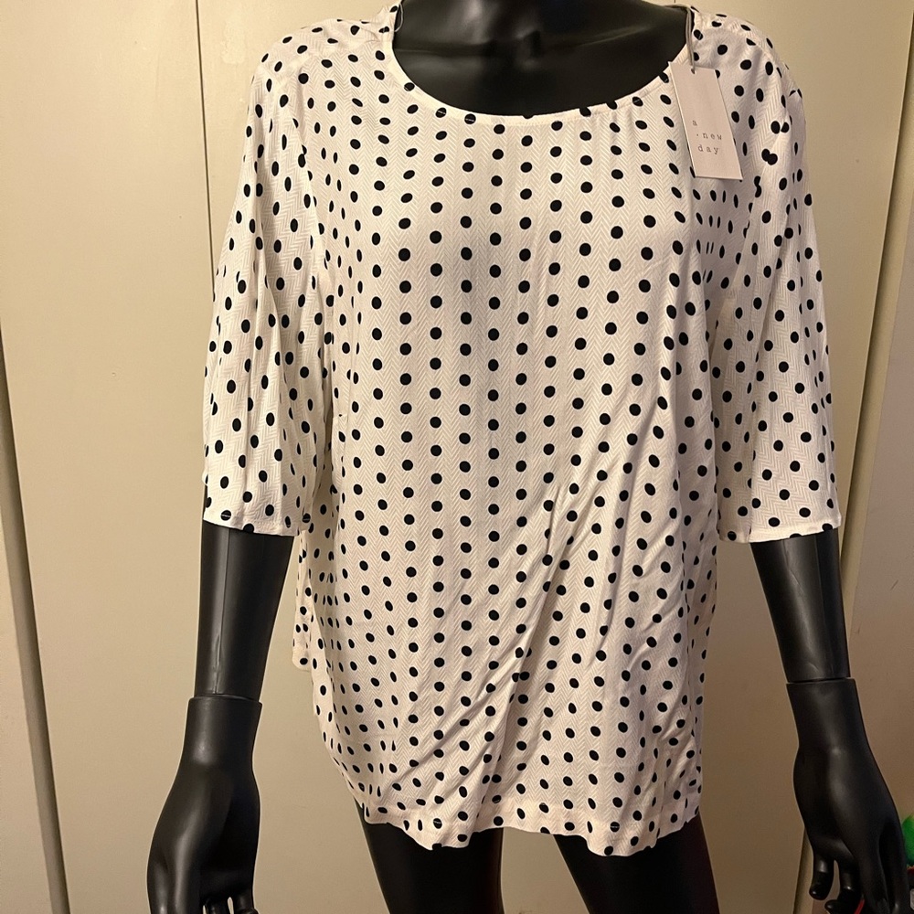 A New Day brand size 2x white color top with black polka dots.